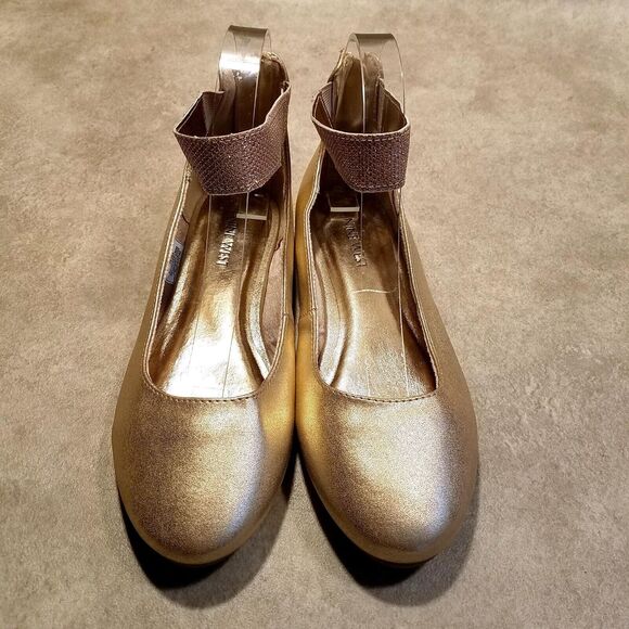 Nine West Womens Floycee Size 5 Gold Slip On Ankle Strap Ballet Flats - Picture 2 of 10